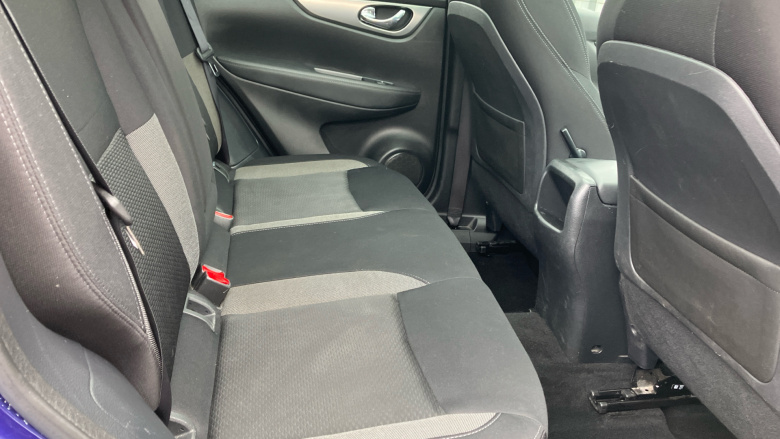Nissan Qashqai 1.3 DiG-T N-Connecta 5dr Petrol Hatchback